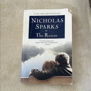 Nicholas Sparks "The Rescue" Paperback - White & Blue Cover